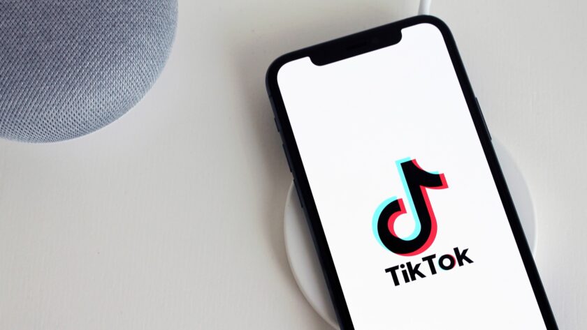 Les avantages d’une agence UGC pour les marques sur TikTok